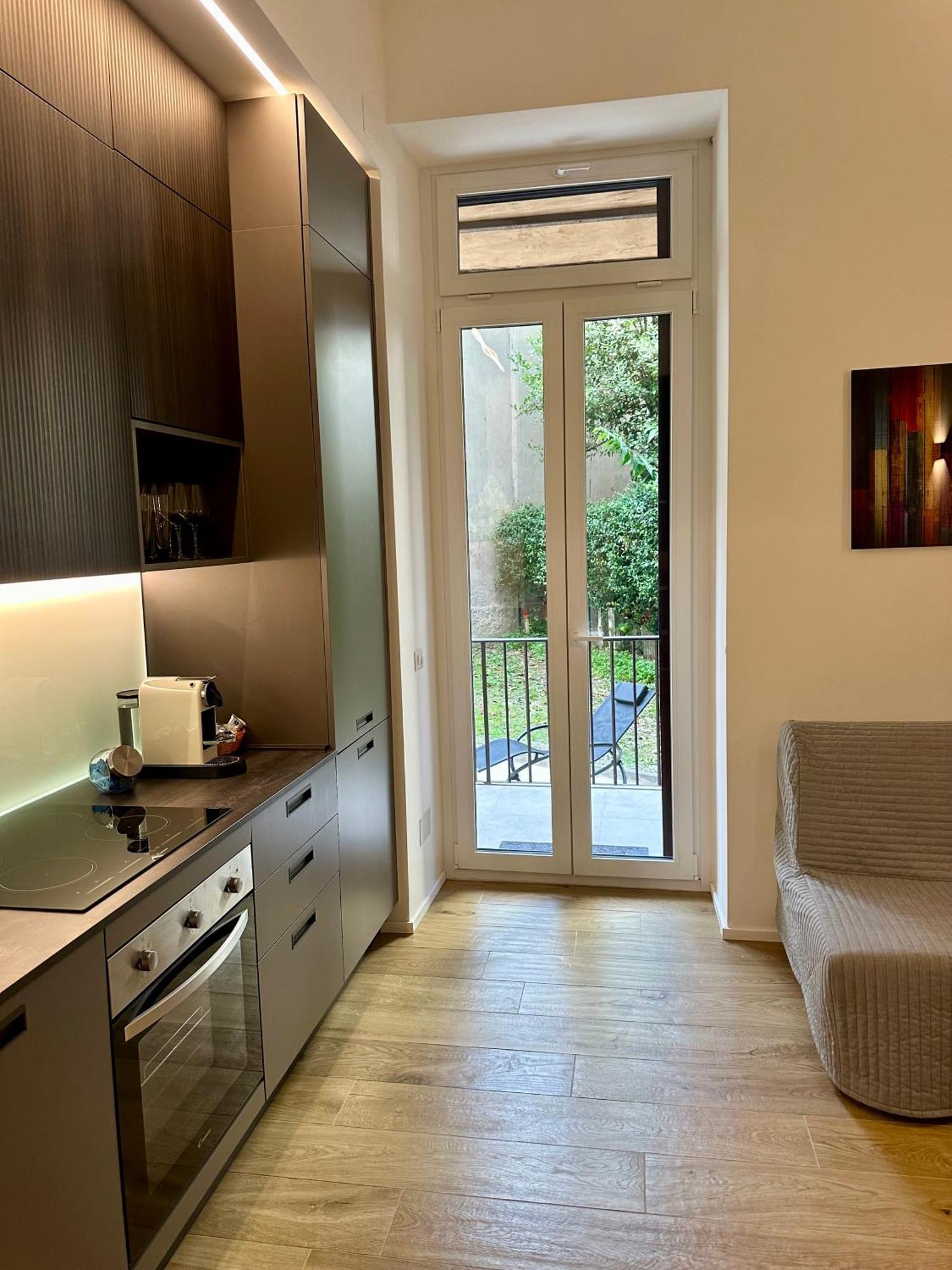 Lr Deluxe Apartments - Porta Venezia - Bilocale Con Giardino Privato Milán Exteriér fotografie