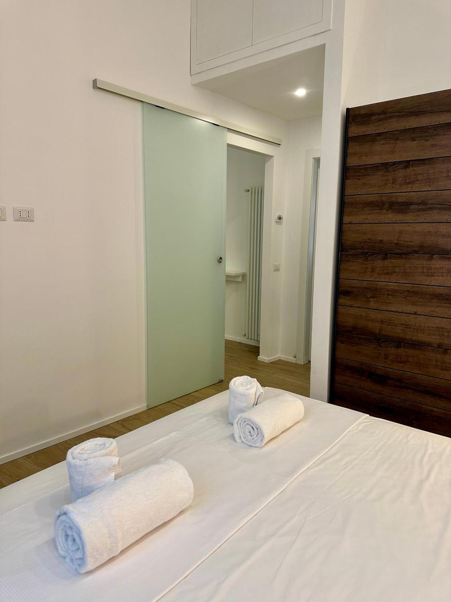 Lr Deluxe Apartments - Porta Venezia - Bilocale Con Giardino Privato Milán Exteriér fotografie