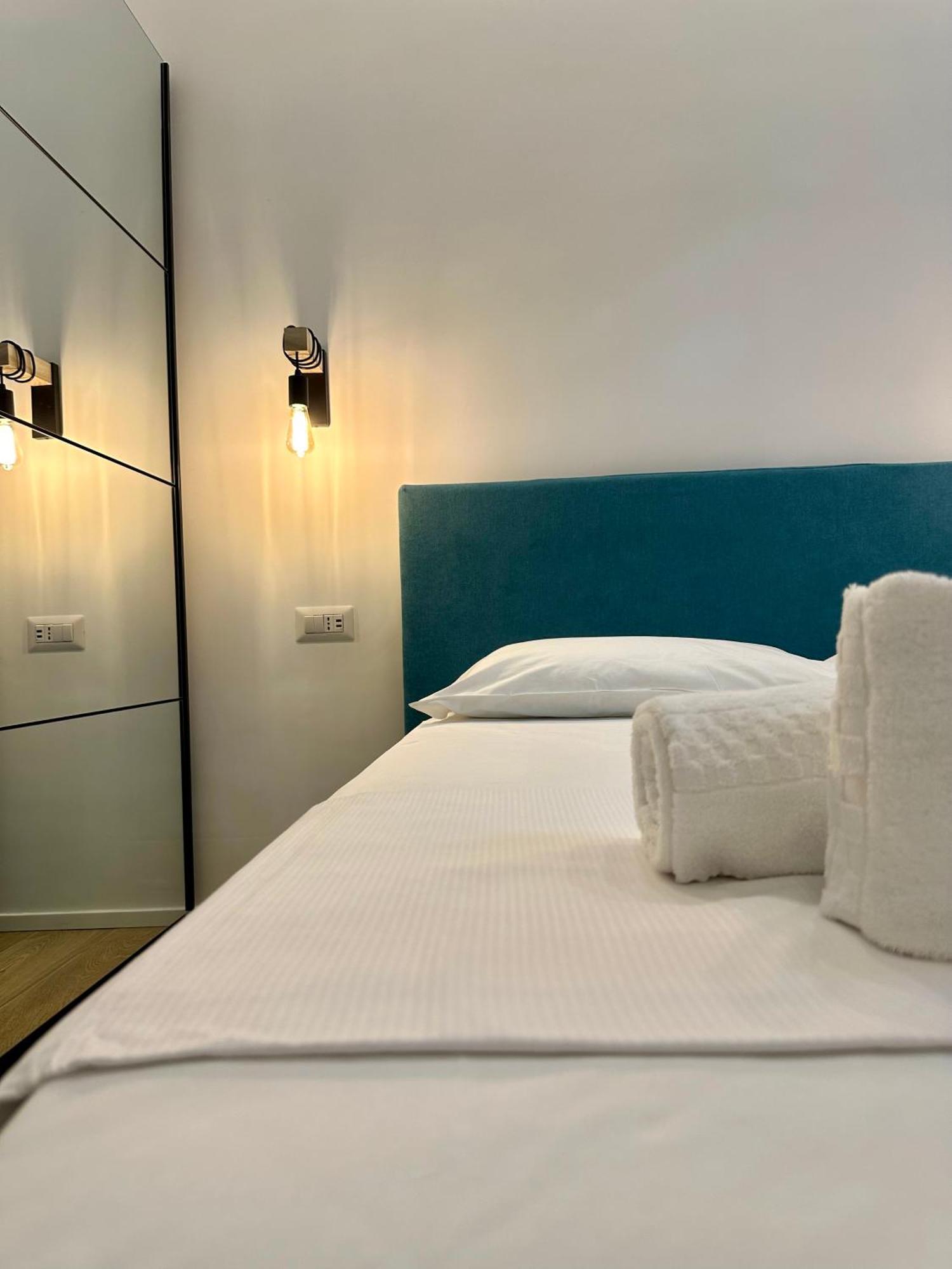Lr Deluxe Apartments - Porta Venezia - Bilocale Con Giardino Privato Milán Exteriér fotografie